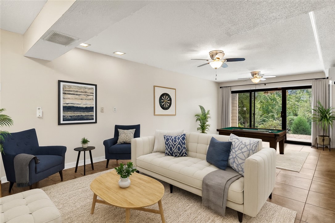 Anderson, South Carolina 29625, United States, 3 Bedrooms Bedrooms, ,4 BathroomsBathrooms,Residential,Active,221819