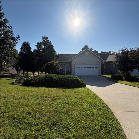 Townhouse For Sale - 107 Harbour Springs Way<br/> Anderson, SC 29626
