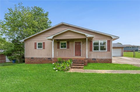 Photo of 1033 Southfield Street, Inman, SC 29349 (MLS # 20301935)
