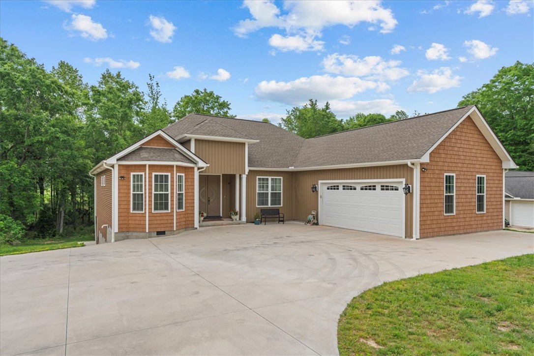 128 Sheila Drive, Williamston, South Carolina image 1