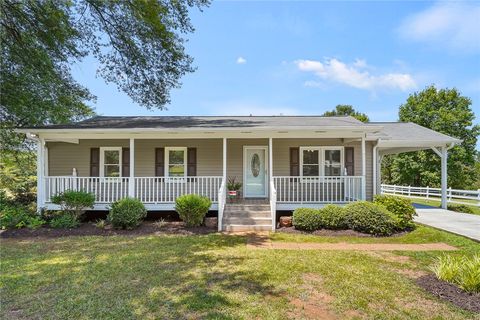 Photo of 123 Bass Drive, Fair Play, SC 29643 (MLS # 20294054) Photo of 123 Bass Drive, Fair Play, SC 29643 (MLS # 20294054)