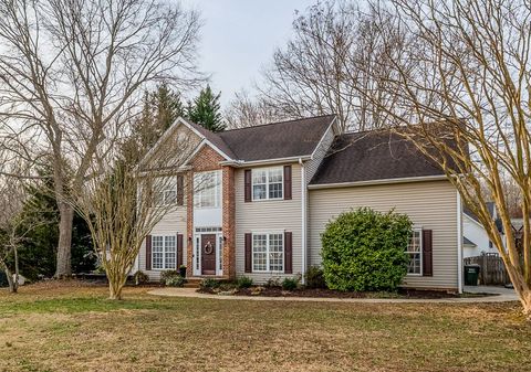 Photo of 401 Summerwalk Place, Simpsonville, SC 29681 (MLS # 20298479)