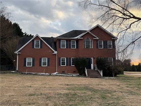 Photo of 1836 Harris Bridge Road, Anderson, SC 29621 (MLS # 20296909)