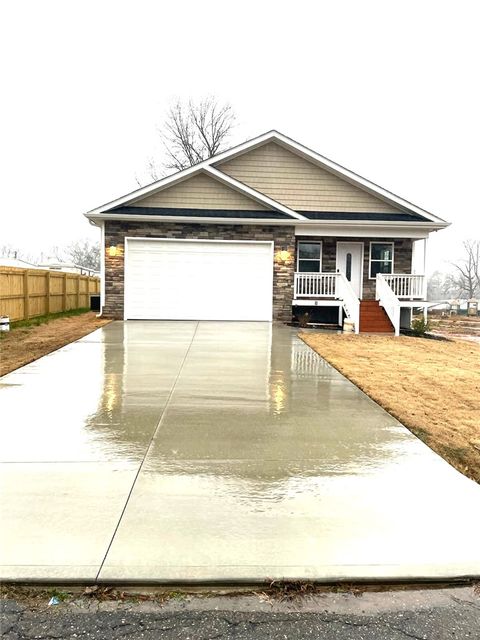 Photo of 108 Longshore Drive, Belton, SC 29627 (MLS # 20299089)