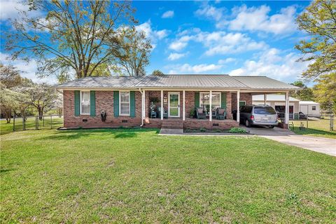 Photo of 303 Meadow Drive, Seneca, SC 29678 (MLS # 20299313)