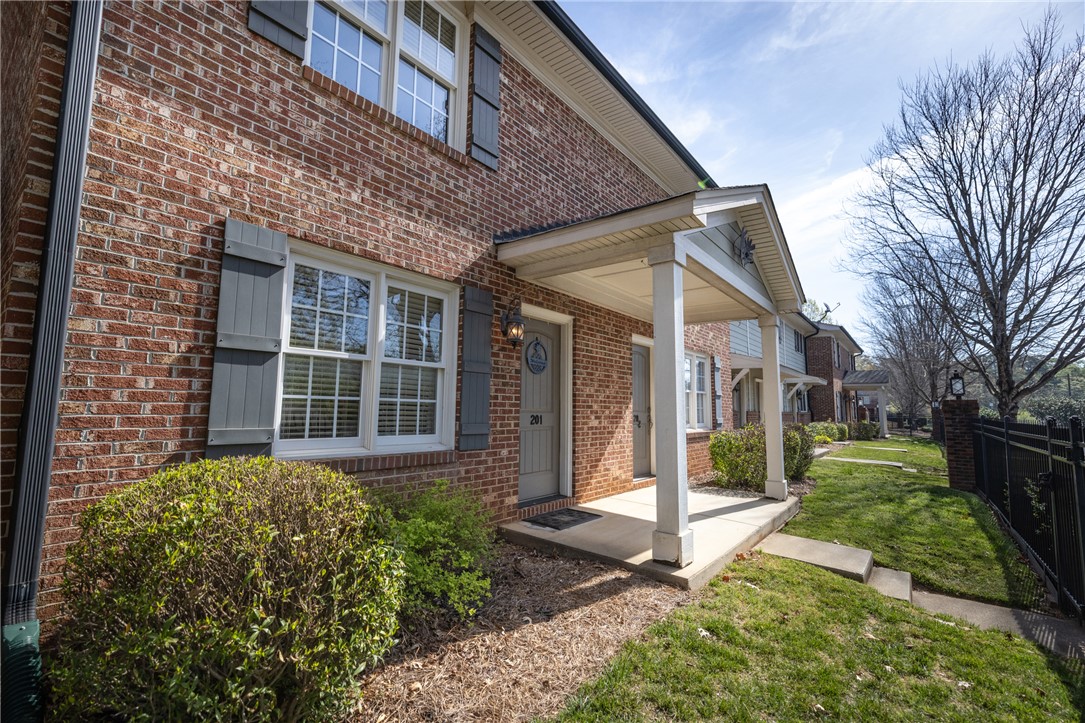 209 Calhoun Street 201