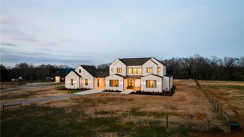Photo of 2811 Lebanon Road, Pendleton, SC 29670 (MLS # 20298327)