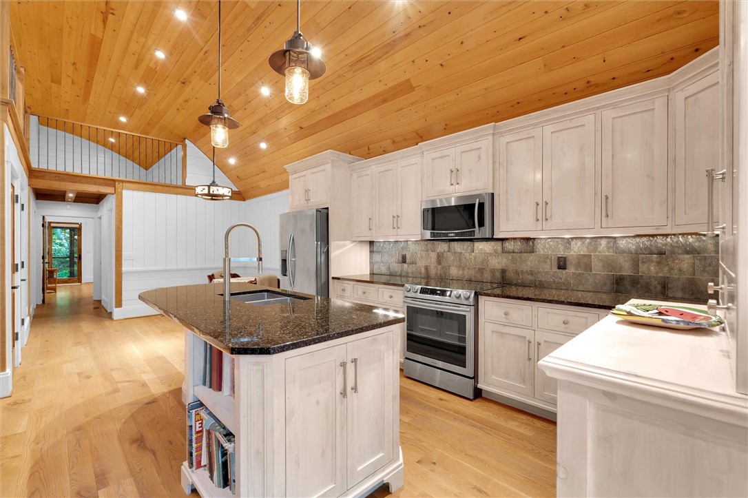 1457 Cheohee Valley Road, Tamassee, South Carolina image 13