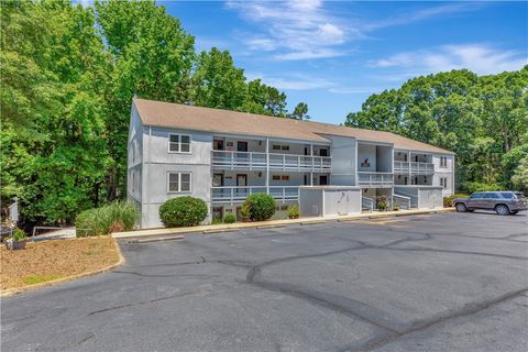 Photo of 43 Harbor Gate Drive, Anderson, SC 29625 (MLS # 20295890)