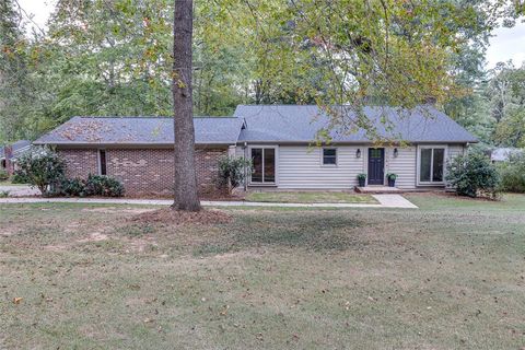 Homes For Sale - 104 Stone Hedge Court<br/> Easley, SC 29642