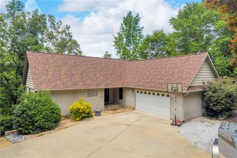 Photo of 932 Bay Ridge Drive, Salem, SC 29676 (MLS # 20302207)