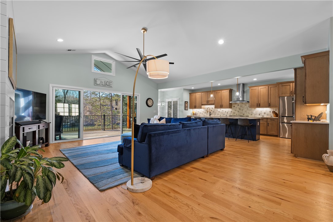 135 W Waters Edge Lane, West Union, South Carolina image 8
