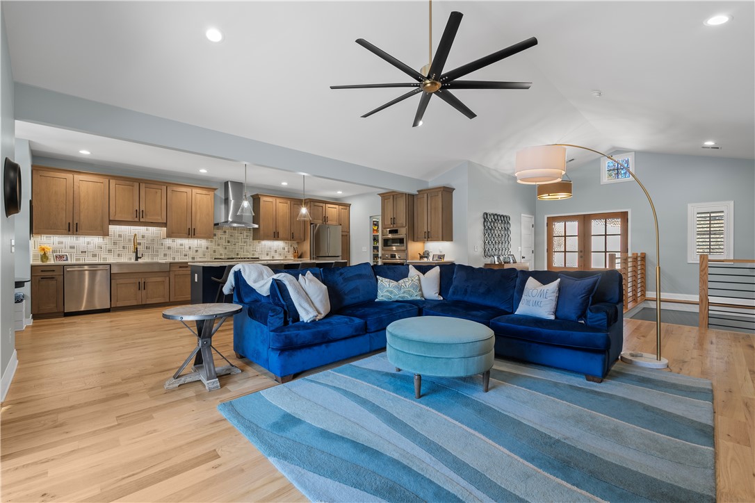 135 W Waters Edge Lane, West Union, South Carolina image 9