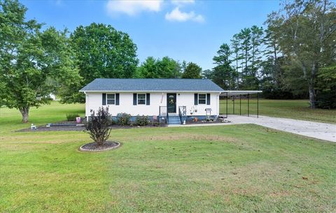 Photo of 1050 Highlands Highway, Walhalla, SC 29691 (MLS # 20293515)