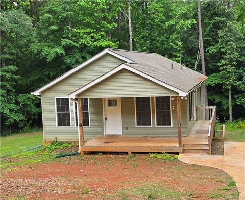 Photo of 417 Forest Acres Circle, Walhalla, SC 29691 (MLS # 20301778)