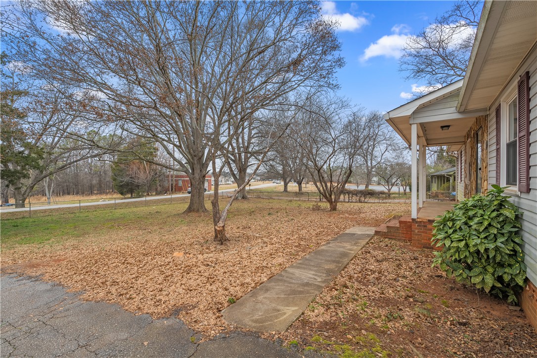 Boiling Springs, South Carolina 29316, United States, 4 Bedrooms Bedrooms, ,2 BathroomsBathrooms,Residential,Active,9745