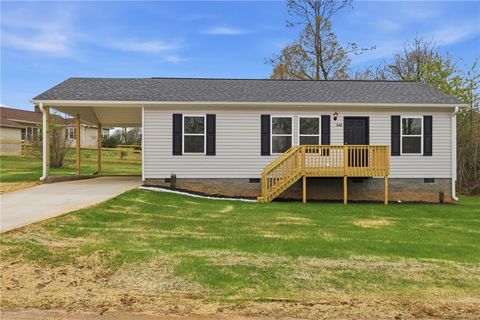 Mobile Home For Sale - 540 E South 5th Street<br/> Oconee County, Seneca, SC 29678