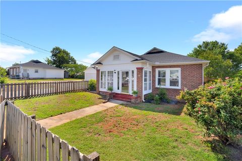 Photo of 310 E. South 5th Street, Seneca, SC 29678 (MLS # 20300904)