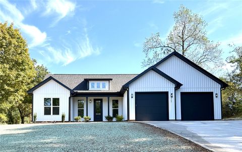 Photo of 706 Woodlake Road, Anderson, SC 29621 (MLS # 20293857)