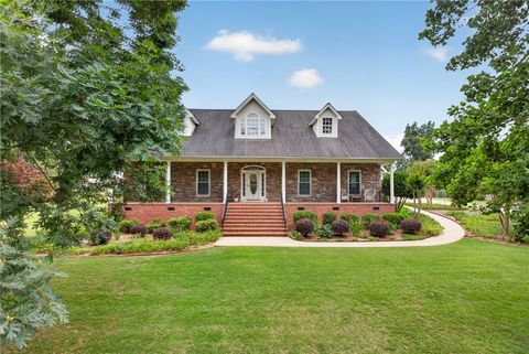 Photo of 534 Broadwater Circle, Anderson, SC 29626 (MLS # 20303614)
