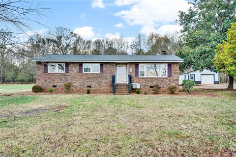 Photo of 489 Campground Road, Liberty, SC 29657 (MLS # 20295574)
