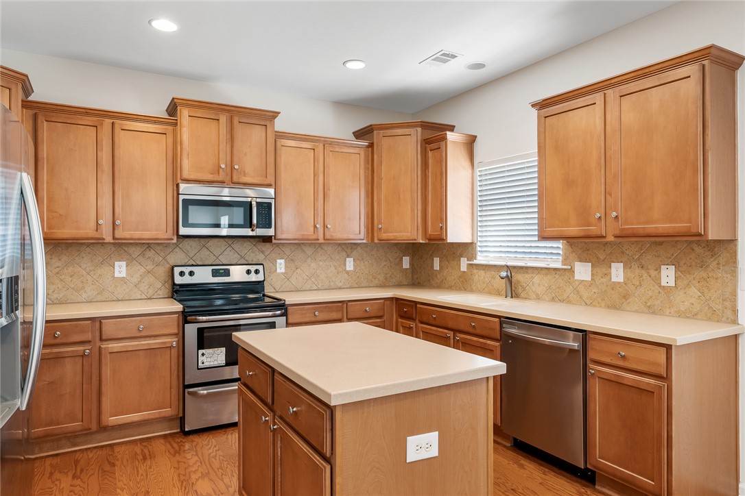 Anderson, South Carolina 29621, United States, 5 Bedrooms Bedrooms, ,3 BathroomsBathrooms,Residential,Pending,80923