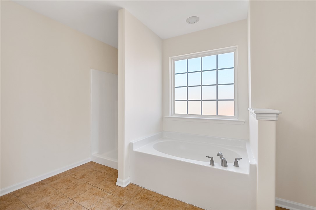 Anderson, South Carolina 29621, United States, 5 Bedrooms Bedrooms, ,3 BathroomsBathrooms,Residential,Pending,80923