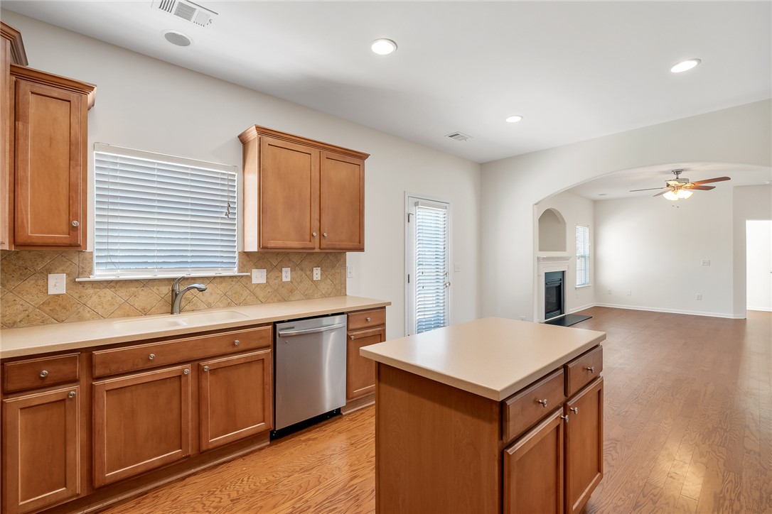 Anderson, South Carolina 29621, United States, 5 Bedrooms Bedrooms, ,3 BathroomsBathrooms,Residential,Pending,80923