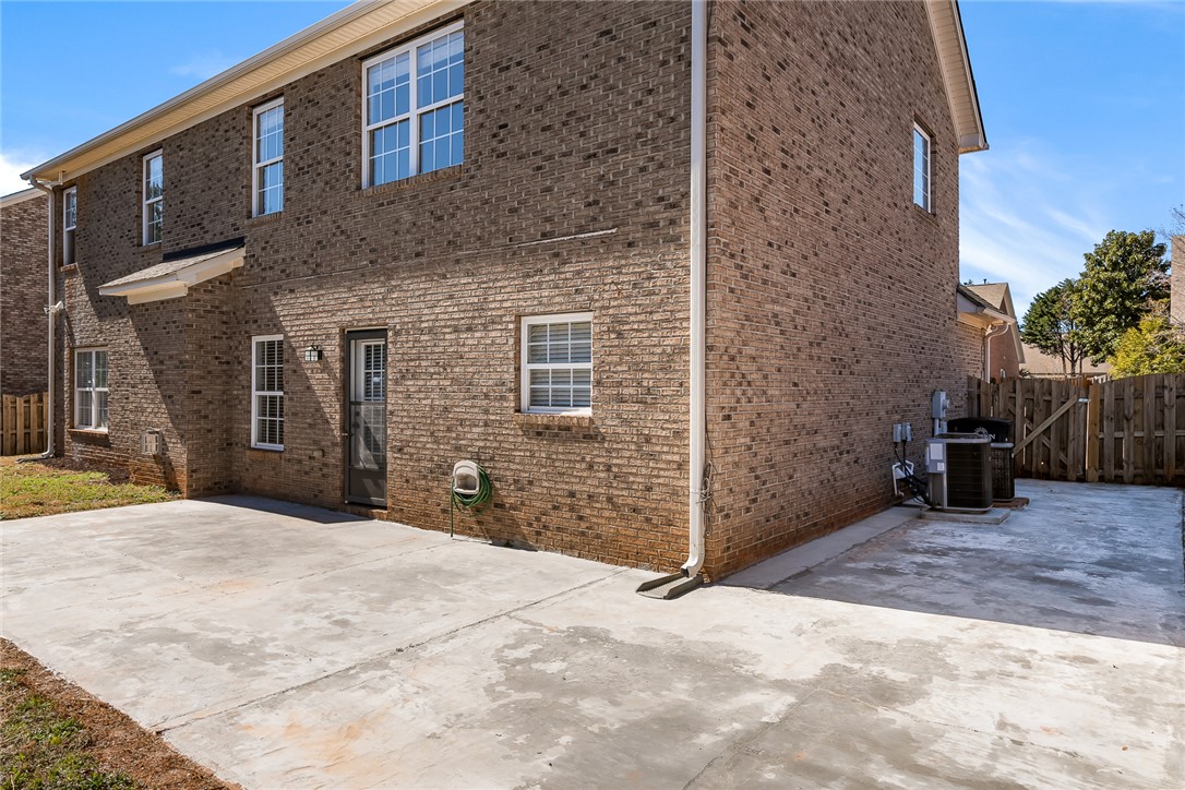 Anderson, South Carolina 29621, United States, 5 Bedrooms Bedrooms, ,3 BathroomsBathrooms,Residential,Pending,80923