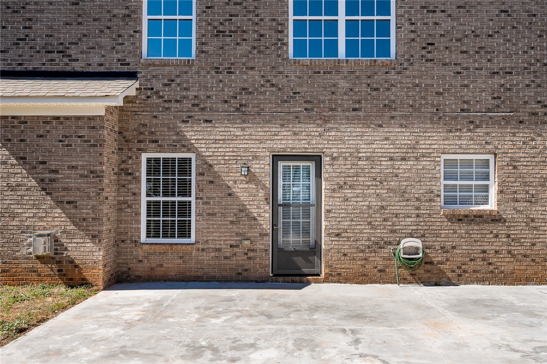 Anderson, South Carolina 29621, United States, 5 Bedrooms Bedrooms, ,3 BathroomsBathrooms,Residential,Pending,80923