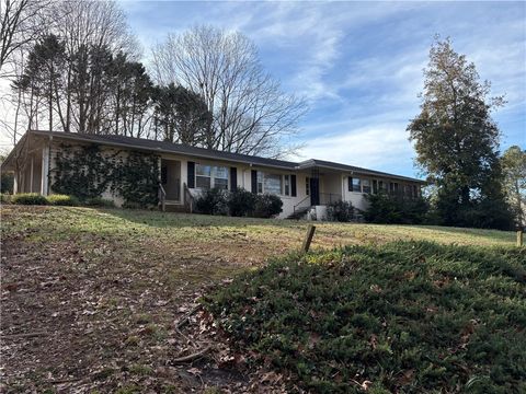 Photo of 4213 Hembree Creek Road, Anderson, SC 29625 (MLS # 20295977)