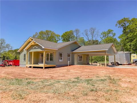 Photo of 212 Pine Street, Seneca, SC 29678 (MLS # 20299865)