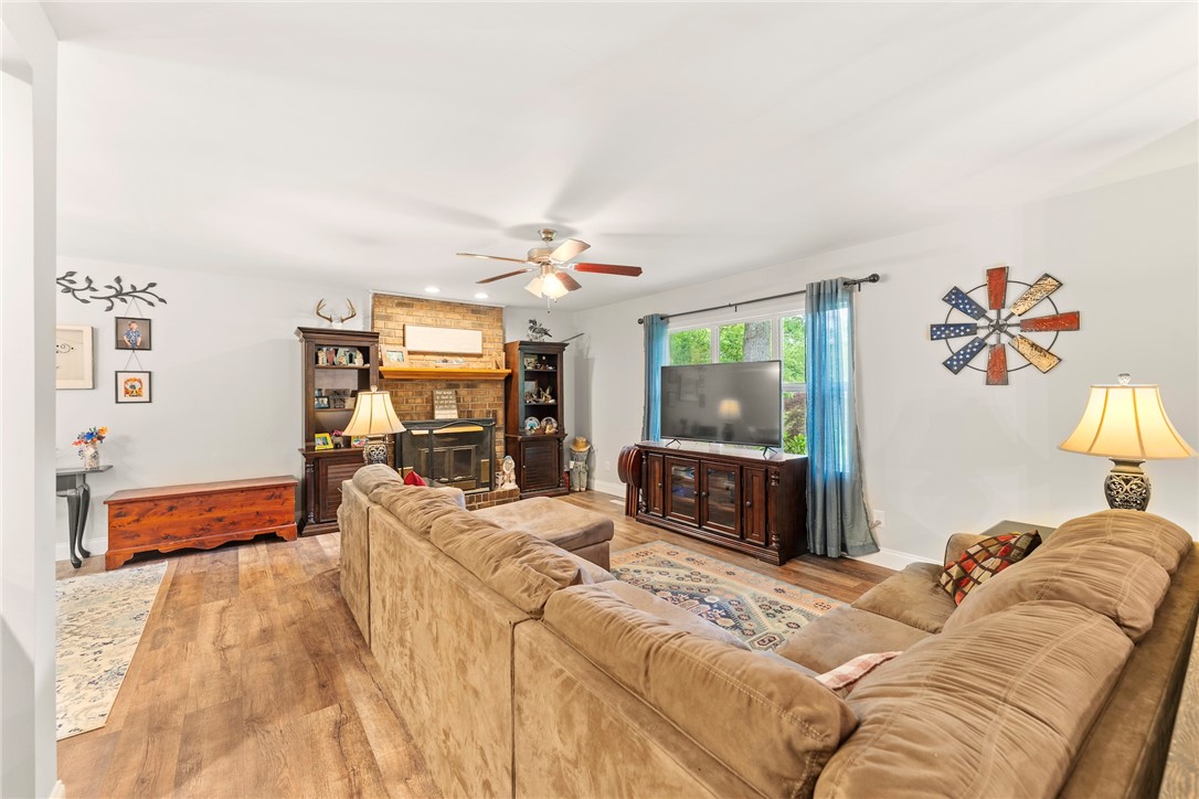 802 White Oak Hill Drive, Seneca, South Carolina image 3