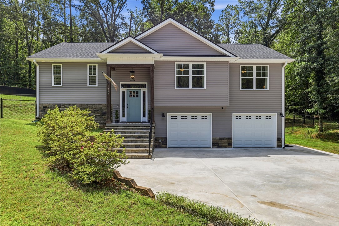 Photo 1 of 30 — 100 Victorian Lane, Seneca, SC 29672