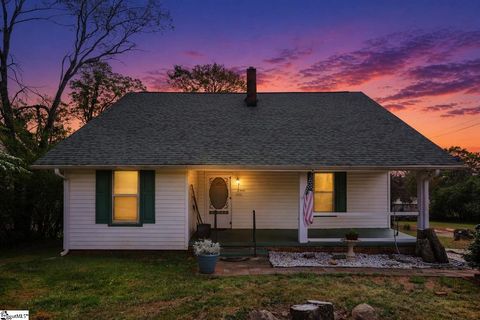 Photo of 312 E A Avenue, Easley, SC 29640 (MLS # 20299999)