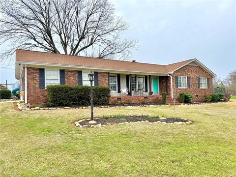 Photo of 104 Lark Lane, Anderson, SC 29625 (MLS # 20298004)