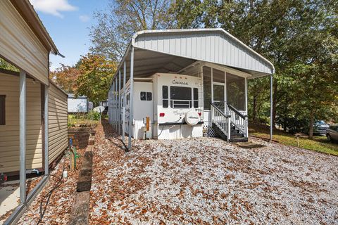 Photo of 421 Newbury Circle, Westminster, SC 29693 (MLS # 20293105)