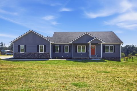 Photo of 426 Oak Creek Road, Seneca, SC 29678 (MLS # 20298891)