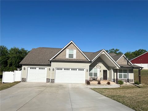 Photo of 248 Inlet Pointe Drive, Anderson, SC 29625 (MLS # 20300145)