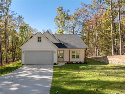 Photo of 106 Cub Court, Westminster, SC 29693 (MLS # 20294569)