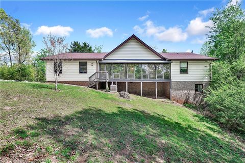 Photo of 102 Rockingham Road, Seneca, SC 29672 (MLS # 20299493)