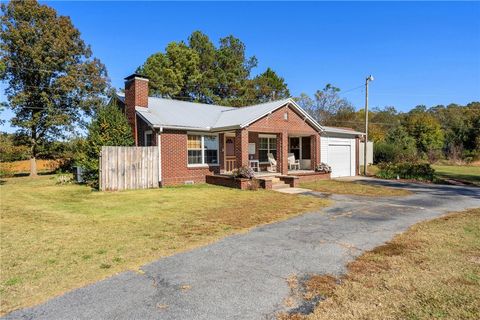 Photo of 605 E Fair Play Boulevard, Fair Play, SC 29643 (MLS # 20293879)