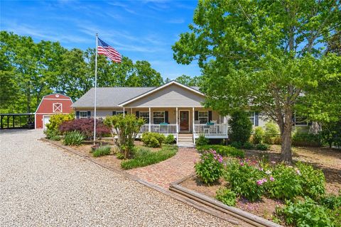 Photo of 113 Westwood Drive, Westminster, SC 29693 (MLS # 20300628)