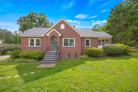 Photo of 2609 East North Avenue, Anderson, SC 29625 (MLS # 20303251)