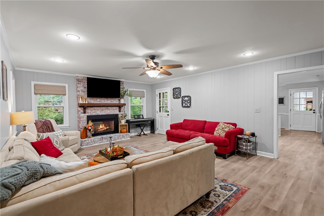 Anderson, South Carolina 29621, United States, 3 Bedrooms Bedrooms, ,2 BathroomsBathrooms,Residential,Pending,217914