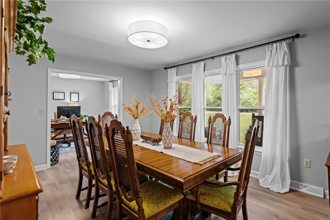 Anderson, South Carolina 29621, United States, 3 Bedrooms Bedrooms, ,2 BathroomsBathrooms,Residential,Pending,217914