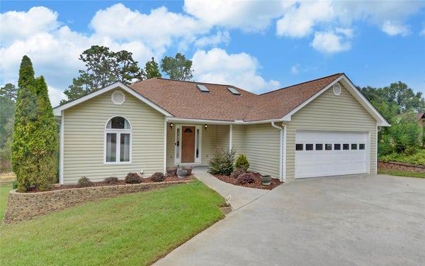 300 KNOX CIR, LAVONIA, GA 30553 - Image 2d2c2cf7585e4c04f2086e2c3a7b71c5/2596848662