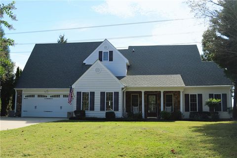 Photo of 192 Walker Point, Seneca, SC 29672 (MLS # 20293671)
