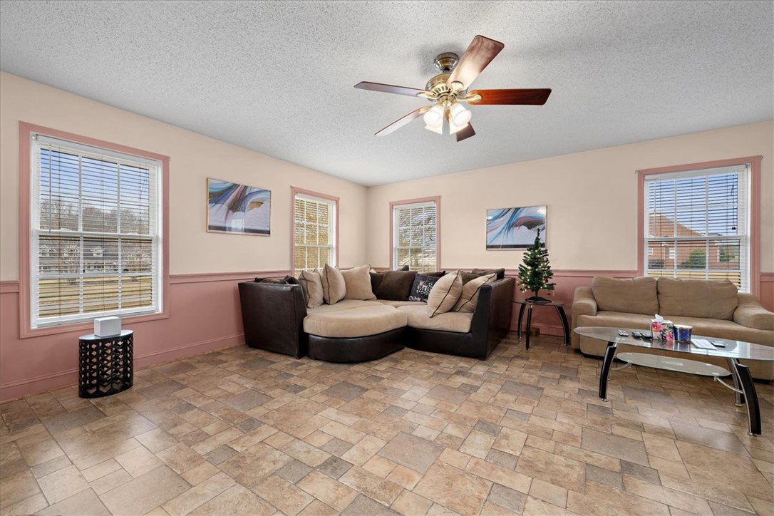 Belton, South Carolina 29627, United States, 4 Bedrooms Bedrooms, ,2 BathroomsBathrooms,Residential,Active,250230