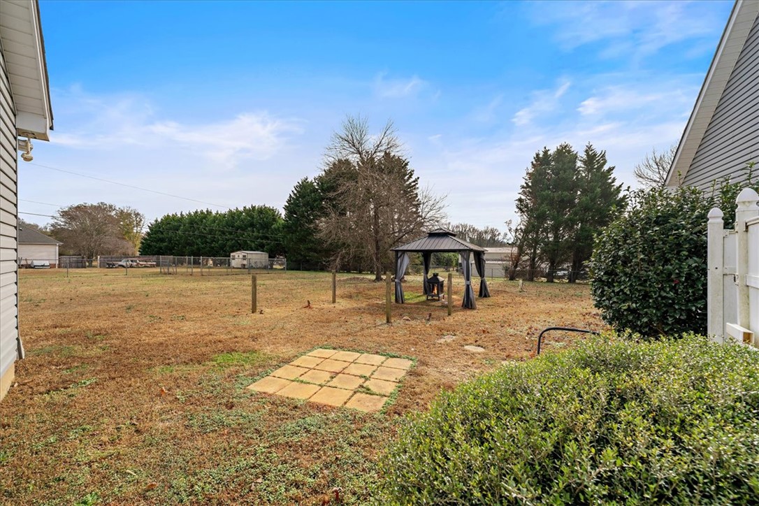 Belton, South Carolina 29627, United States, 4 Bedrooms Bedrooms, ,2 BathroomsBathrooms,Residential,Active,250230